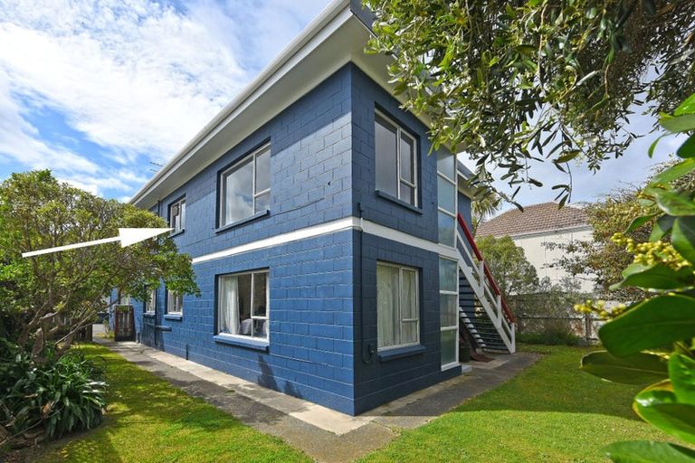 Photo of property in 8/218 Onepu Road, Lyall Bay, Wellington, 6022