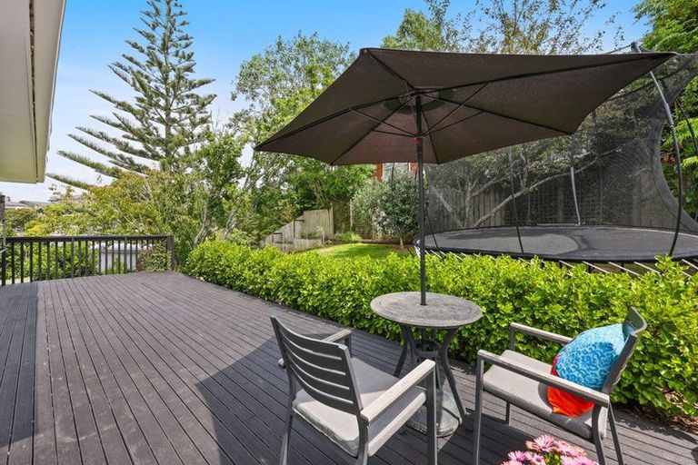 Photo of property in 16 Judkins Crescent, Cockle Bay, Auckland, 2014