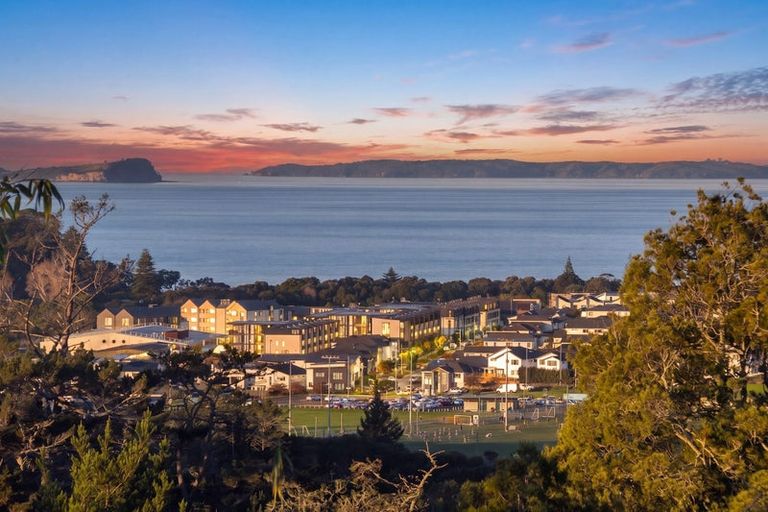 Photo of property in 4 Taku Close, Long Bay, Auckland, 0630