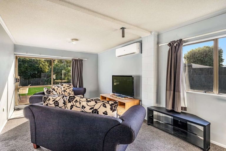 Photo of property in 84 Pioneer Road, Moturoa, New Plymouth, 4310