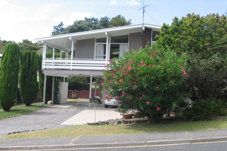 Photo of property in 7 Kathleen Street, Totara Vale, Auckland, 0627