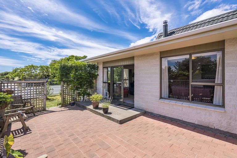 Photo of property in 6 Tawa Street, Waikanae, 5036