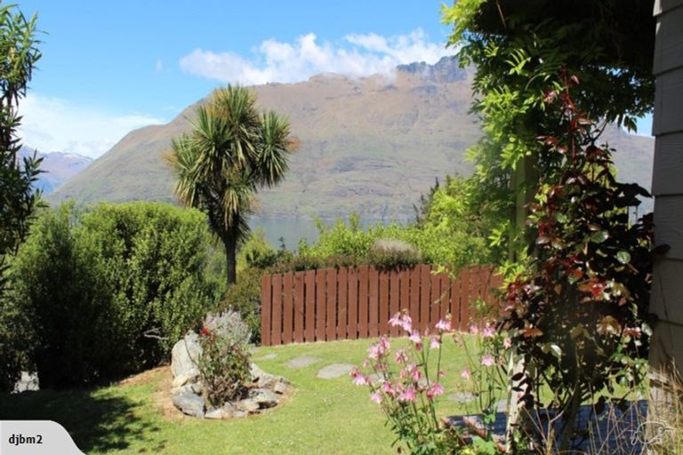 Photo of property in 11 Evergreen Place, Sunshine Bay, Queenstown, 9300