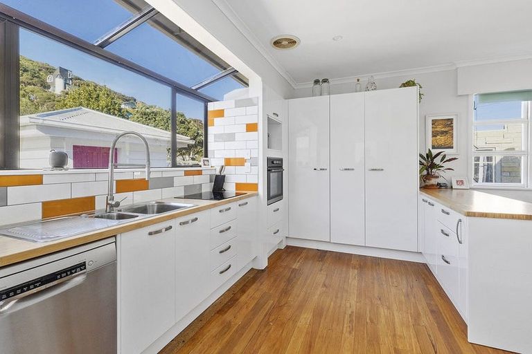 Photo of property in 58 Airlie Road, Plimmerton, Porirua, 5026