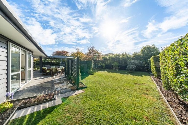 Photo of property in 140 Norana Road, Timberlea, Upper Hutt, 5018