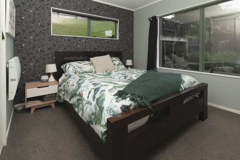 Photo of property in 13 Lanier Place, Glendene, Auckland, 0602