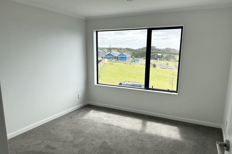 Photo of property in 19 Arawaru Avenue, Wainui, 0992