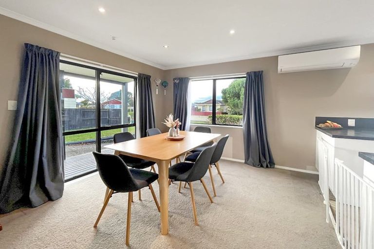 Photo of property in 9 Cargill Grove, Kelvin Grove, Palmerston North, 4414