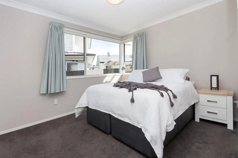 Photo of property in 18 Blanche Way, Half Moon Bay, Auckland, 2012