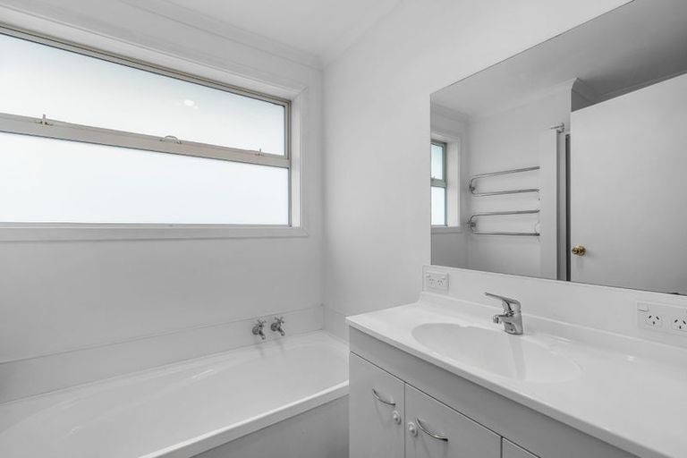 Photo of property in 9 Curzon Place, Parklands, Christchurch, 8083