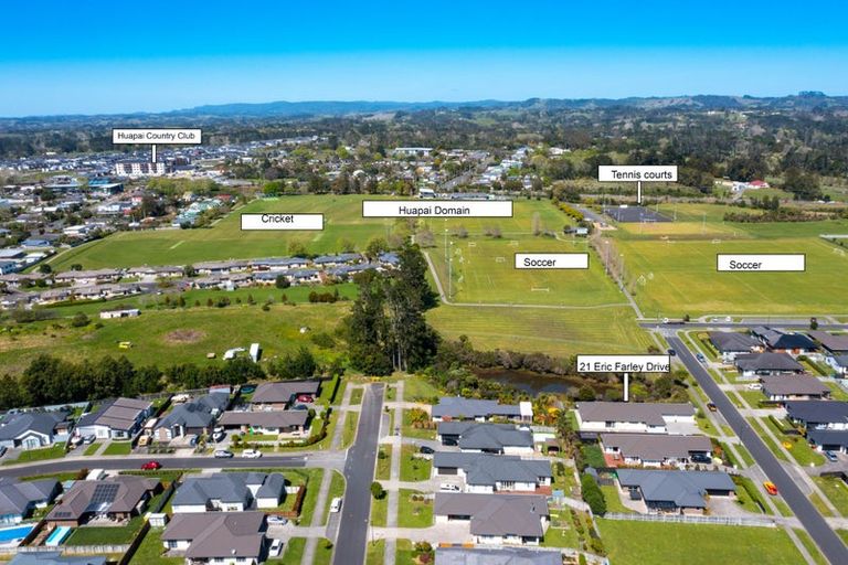 Photo of property in 21 Eric Farley Drive, Kumeu, 0810