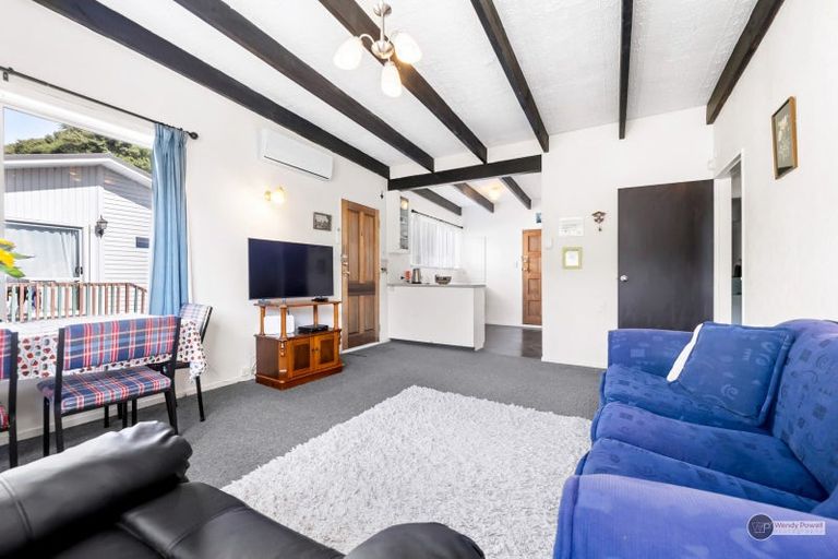 Photo of property in 28 Deller Grove, Silverstream, Upper Hutt, 5019