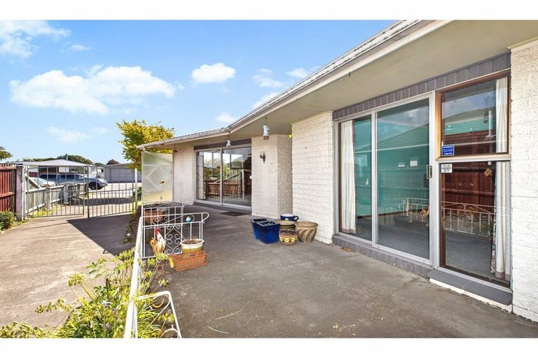Photo of property in 24 Palmers Road, New Brighton, Christchurch, 8083