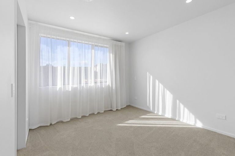 Photo of property in 32 Turtleback Avenue, Whitby, 5024