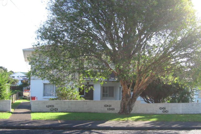 Photo of property in 256 Hepburn Road, Glendene, Auckland, 0602