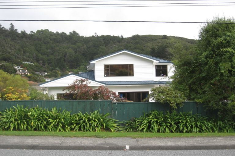 Photo of property in 100 Horoeka Street, Stokes Valley, Lower Hutt, 5019