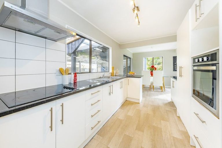 Photo of property in 11 Slim Place, Clendon Park, Auckland, 2103