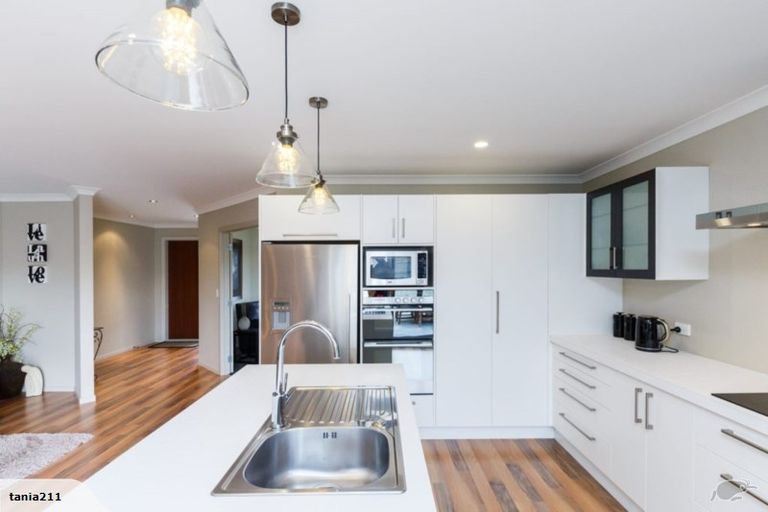 Photo of property in 10 Chestnut Close, Kelvin Grove, Palmerston North, 4414