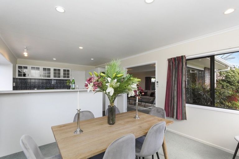 Photo of property in 19 Karina Road, Merrilands, New Plymouth, 4312