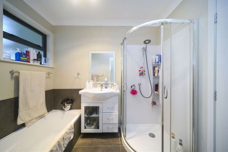 Photo of property in 4 Waicola Drive, Fitzherbert, Palmerston North, 4471