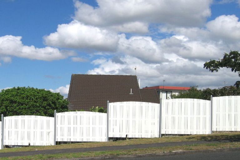 Photo of property in 1 Farr Road, West Harbour, Auckland, 0618