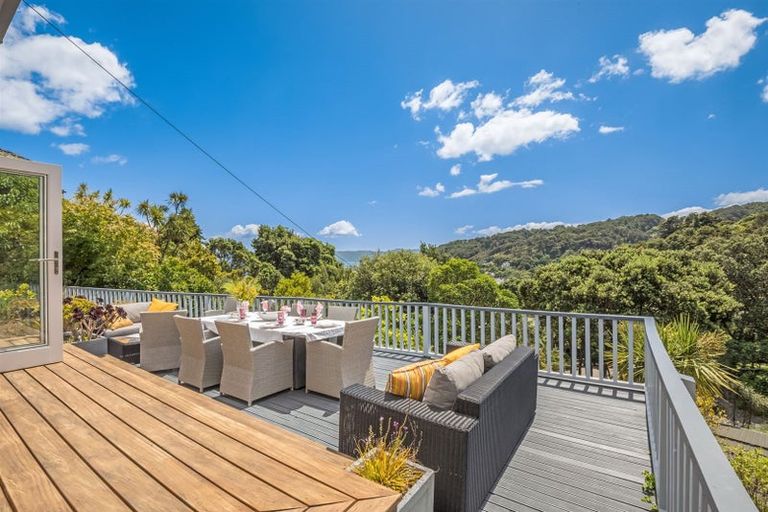 Photo of property in 31 Walter Road, Lowry Bay, Lower Hutt, 5013