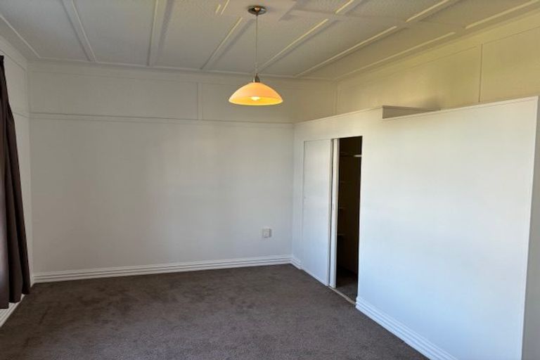 Photo of property in 18 Queens Road, Glen Avon, New Plymouth, 4312