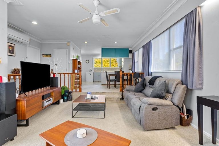 Photo of property in 34 Blakeborough Drive, Forrest Hill, Auckland, 0620