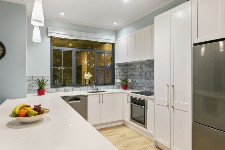 Photo of property in 32c Isobel Road, Greenhithe, Auckland, 0632