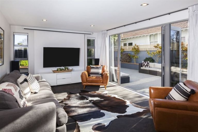 Photo of property in 15a Tomes Road, St Albans, Christchurch, 8052