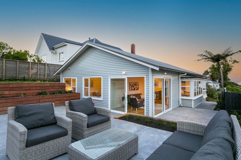 Photo of property in 7 Ranui Crescent, Khandallah, Wellington, 6035