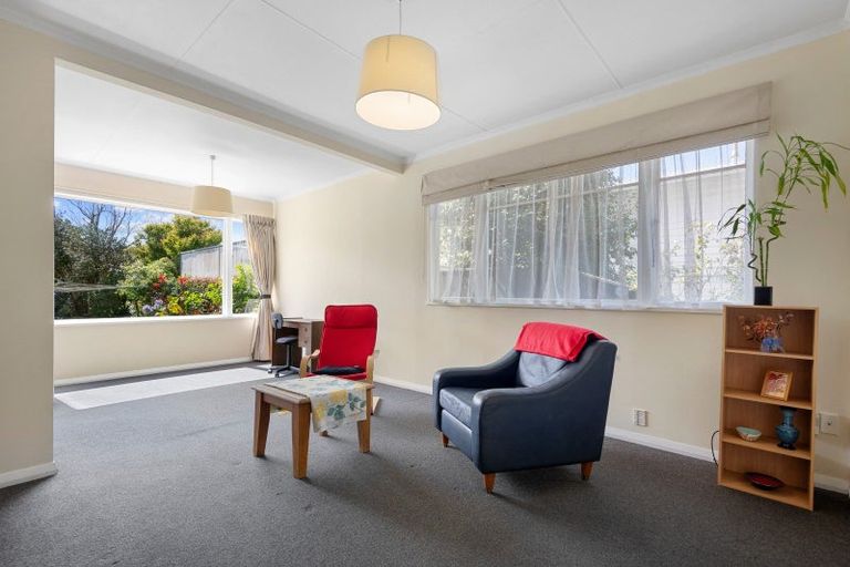 Photo of property in 17 Milverton Avenue, Hokowhitu, Palmerston North, 4410