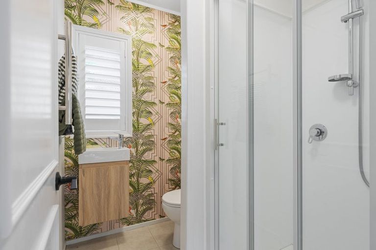 Photo of property in 1/2 Heathcote Road, Castor Bay, Auckland, 0620