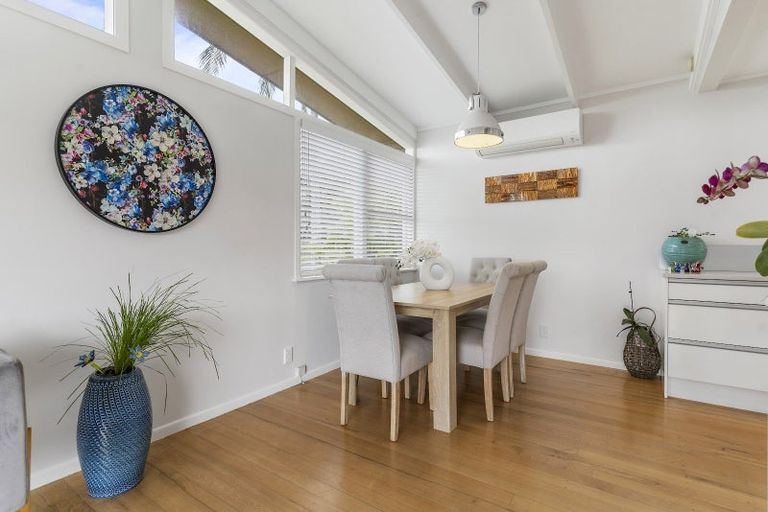 Photo of property in 22 Robbies Road, Shelly Park, Auckland, 2014