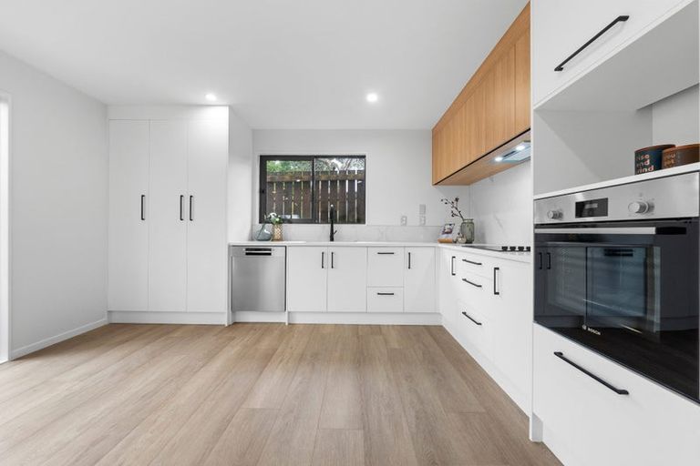 Photo of property in 8a Claridge Street, Glen Eden, Auckland, 0602