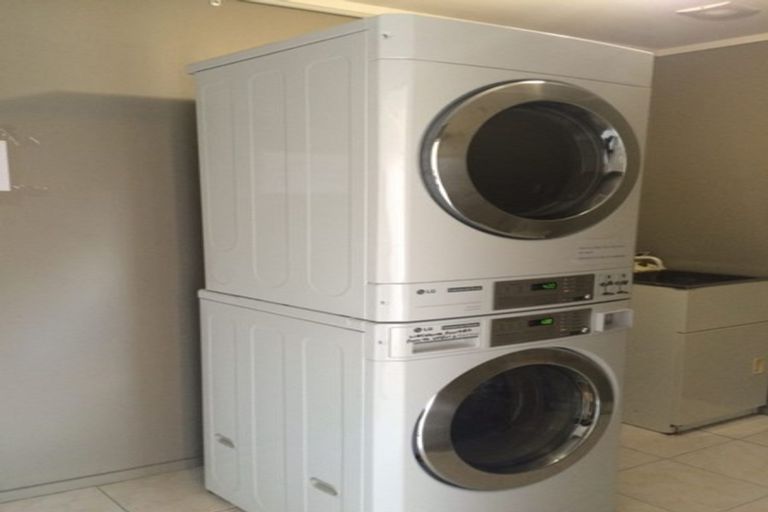 Photo of property in 2 Vine Street, Hillcrest, Hamilton, 3216