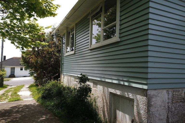 Photo of property in 5 Cumberland Grove, Cannons Creek, Porirua, 5024