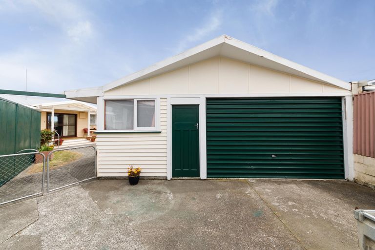 Photo of property in 14 Hartley Place, Awapuni, Palmerston North, 4412