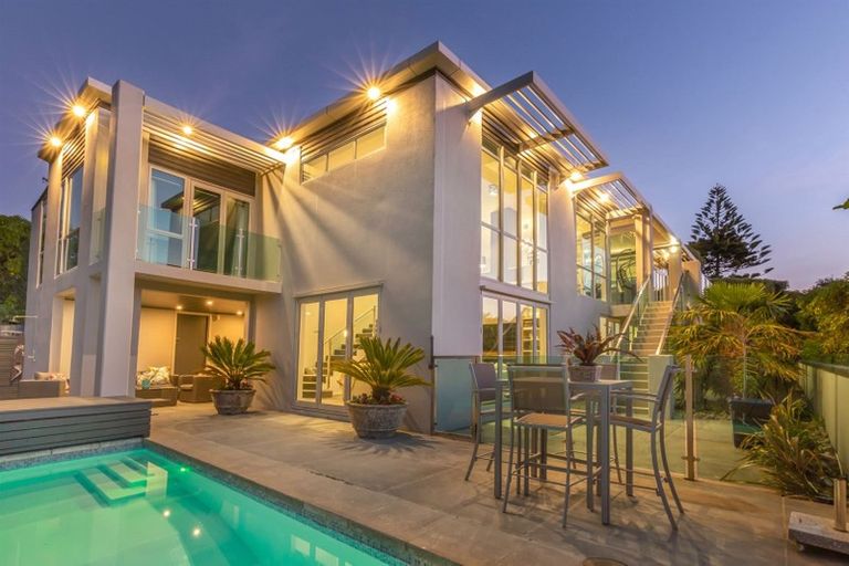 Photo of property in 32 Roys Road, Plimmerton, Porirua, 5026