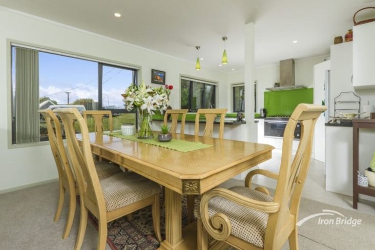 Photo of property in 4/431 East Coast Road, Mairangi Bay, Auckland, 0630