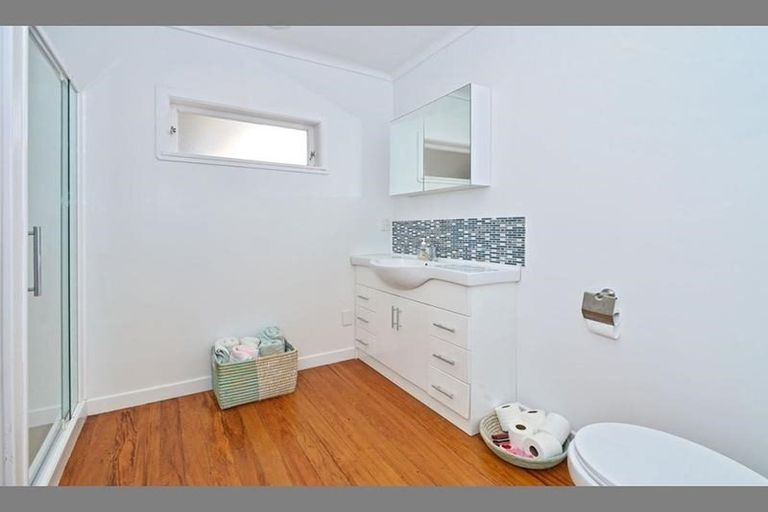 Photo of property in 6 Gills Avenue, Papakura, 2110