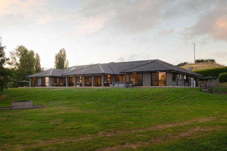 Photo of property in 18 Smith Road, Horsham Downs, Hamilton, 3281