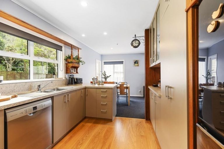 Photo of property in 22 Batchelor Street, Newlands, Wellington, 6037