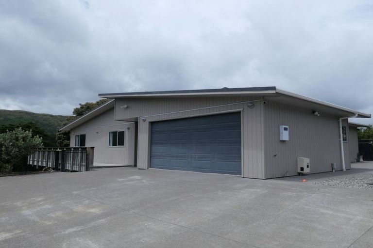 Photo of property in 17 Charlotte Way, Raumati South, Paraparaumu, 5032