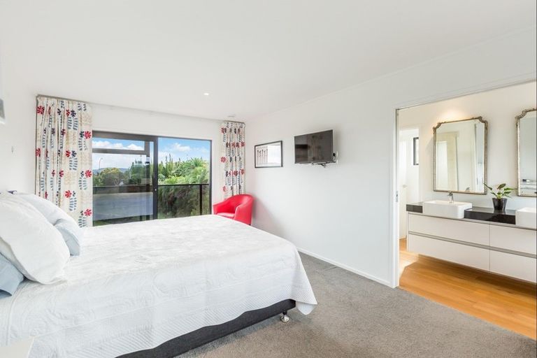 Photo of property in 143 Whangaparaoa Road, Red Beach, 0932