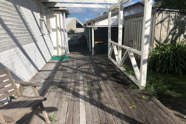 Photo of property in 70 Norwood Road, Bayswater, Auckland, 0622