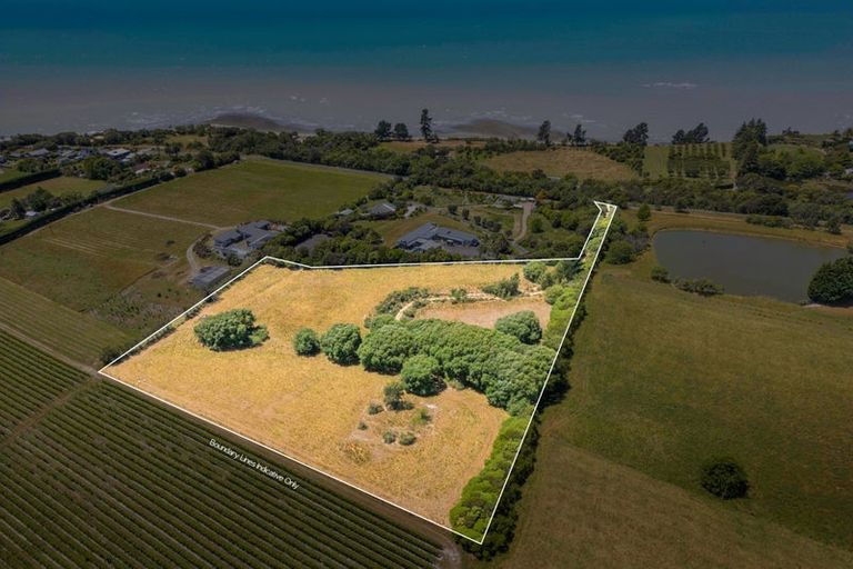 Photo of property in 50 Cliff Road, Tasman, Upper Moutere, 7173