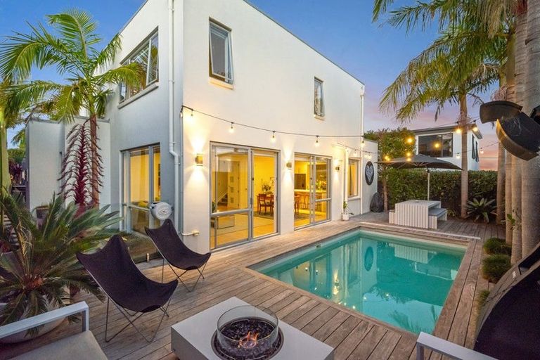 Photo of property in 15 Waitemata Road, Hauraki, Auckland, 0622