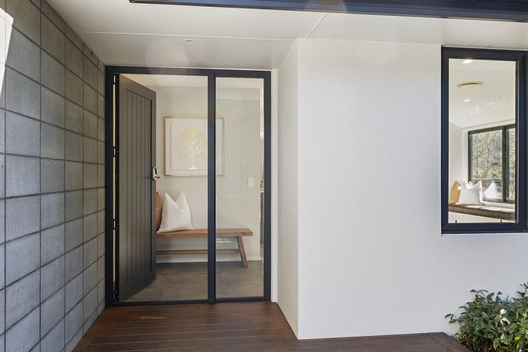 Photo of property in 8 Matau Lane, Ferndale, New Plymouth, 4310
