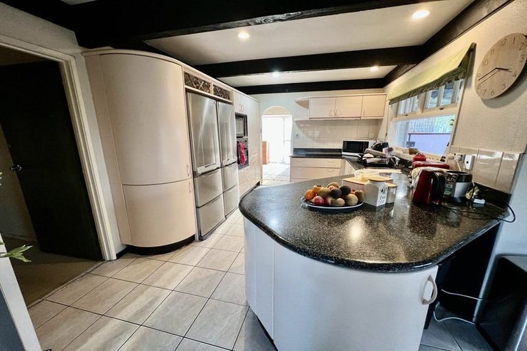 Photo of property in 23 Serrita Avenue, Sunnyhills, Auckland, 2010